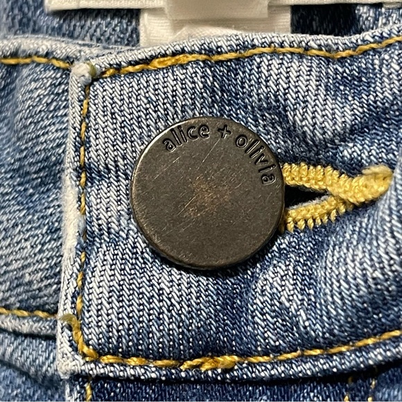 Alice + Olivia Midrise Amazing Ripped Boyfriend Jeans Size 30 - Picture 5 of 8